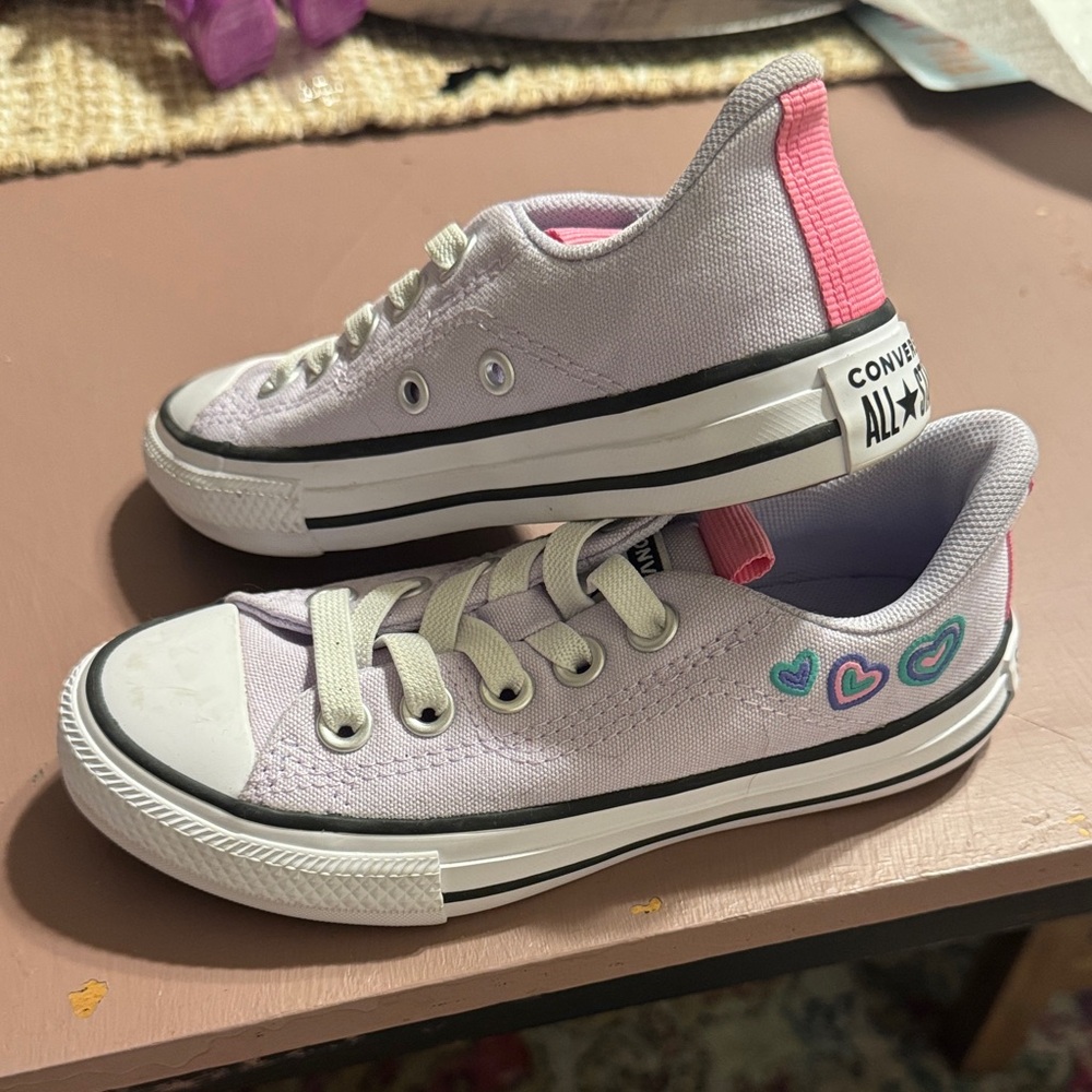 Converse Lilac Sneakers with Heart Accents Girls 11.5. No laces. New. Never worn